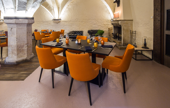 Restaurant furniture for Le Cellier in Bar-sur-Aube 2