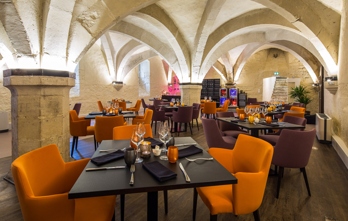 Restaurant furniture for Le Cellier in Bar-sur-Aube 3