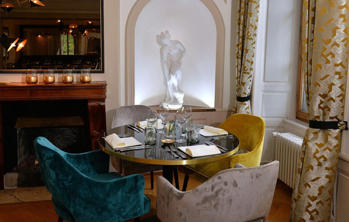 Scala armchairs and Tonda tables in Brasserie Petit Manoir