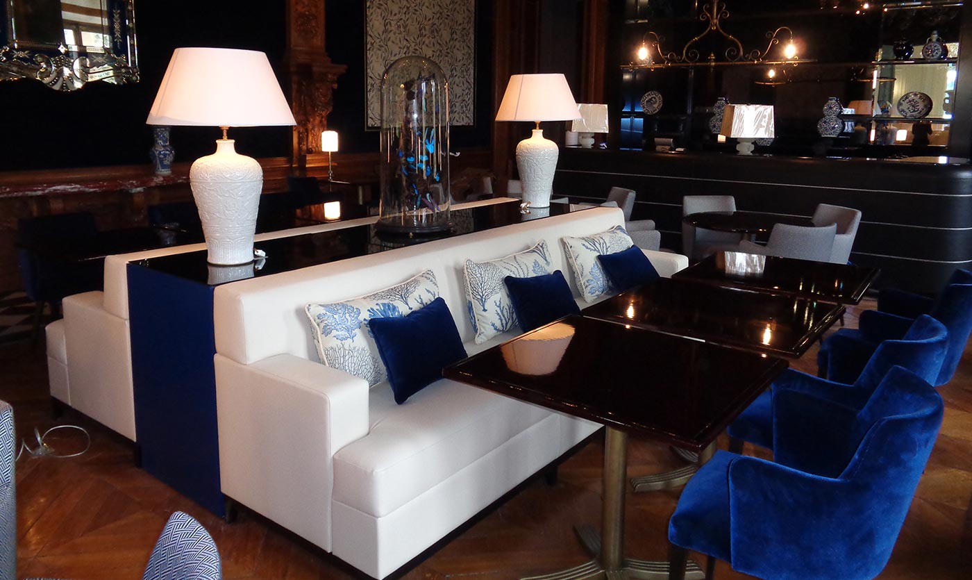 restaurant chairs anc bench in Le baron