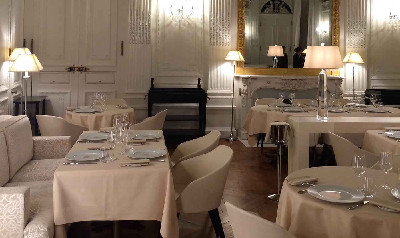 furniture of the restaurant of the chateau de ferrieres en brie