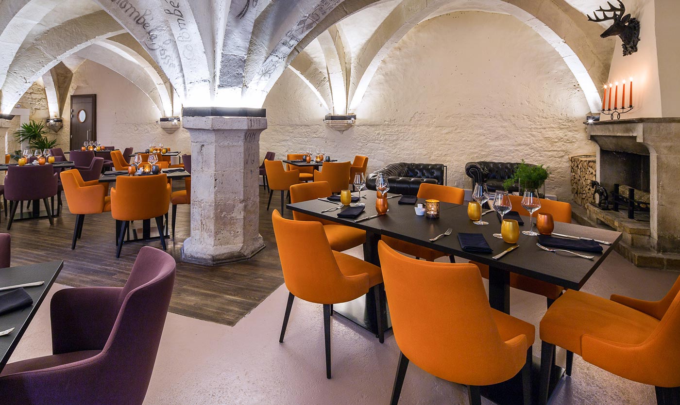 Restaurant furniture for Le Cellier in Bar-sur-Aube 4