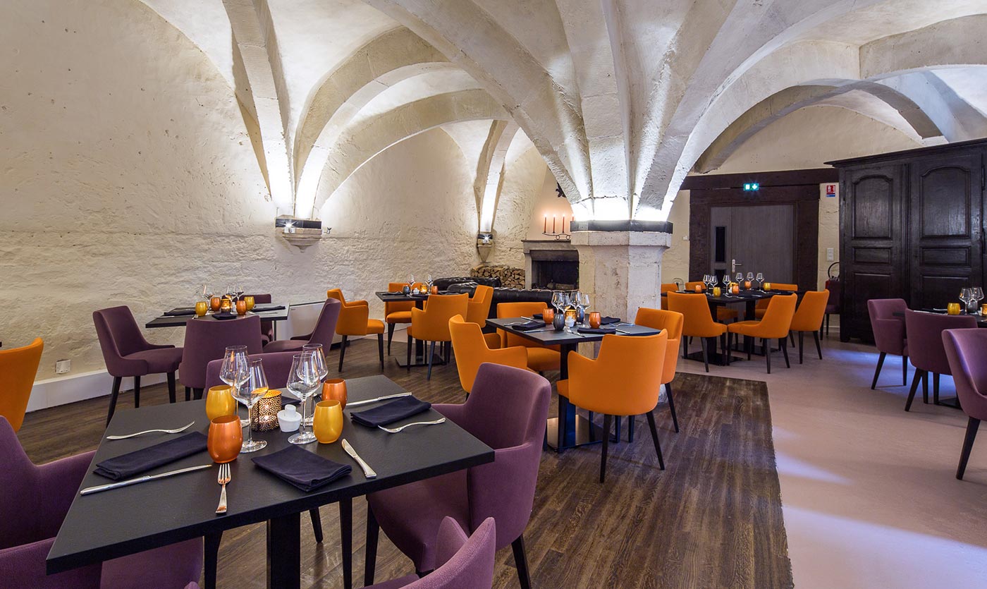 Restaurant furniture for Le Cellier in Bar-sur-Aube 5