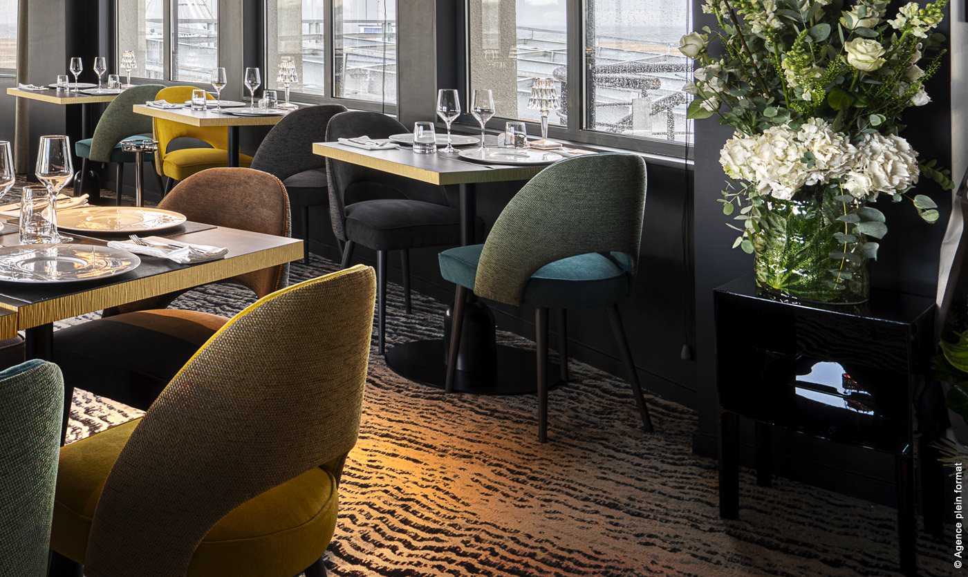 Collinet furniture for the La Voile Blanche restaurant in Ouistreham 02