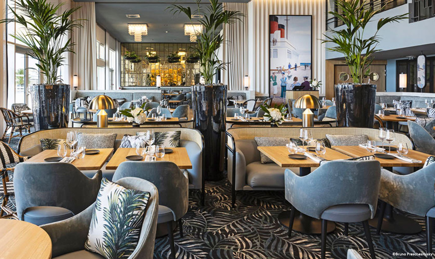 In Saint-Jean-de-Luz, L'Atlantique Restaurant chooses Collinet furniture 02