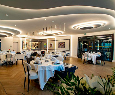 Collinet furniture for the Com' des Chefs restaurant in Auxerre