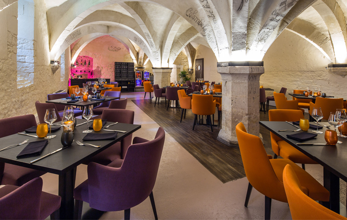 Restaurant furniture for Le Cellier in Bar-sur-Aube 1