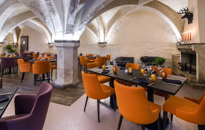 Restaurant furniture for Le Cellier in Bar-sur-Aube 4