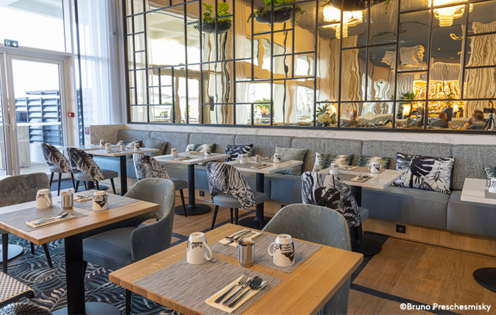 Collinet furniture for the L'Atlantique restaurant Thalazur Hotel in Saint-Jean-de-Luz 01