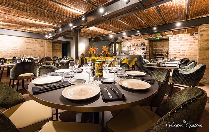 Furniture of the L’Atelier du Goût Restaurant in Fontainebleau