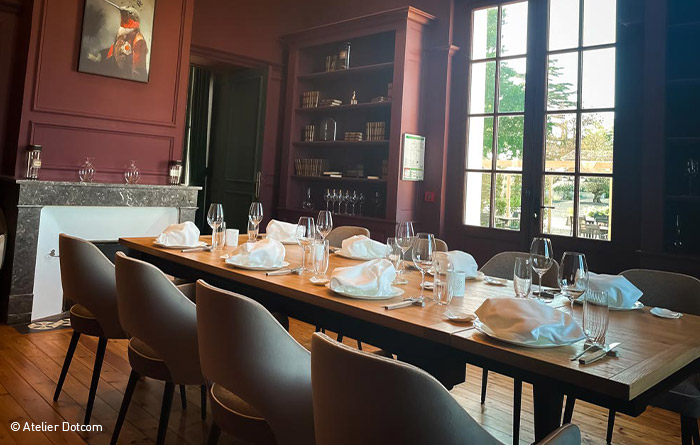 Collinet furniture for the Château Soutard restaurant 01