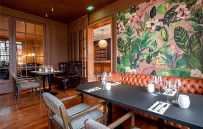 Collinet furniture for the Garum Restaurant - vivante Table in Beaune